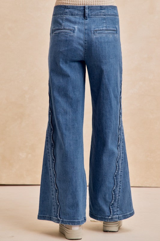 Wide Leg Wavy Detail Jean