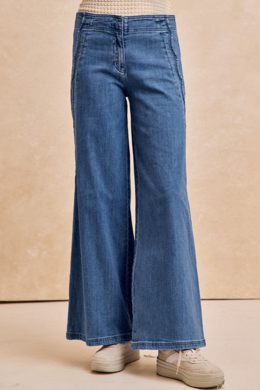Wide Leg Wavy Detail Jean