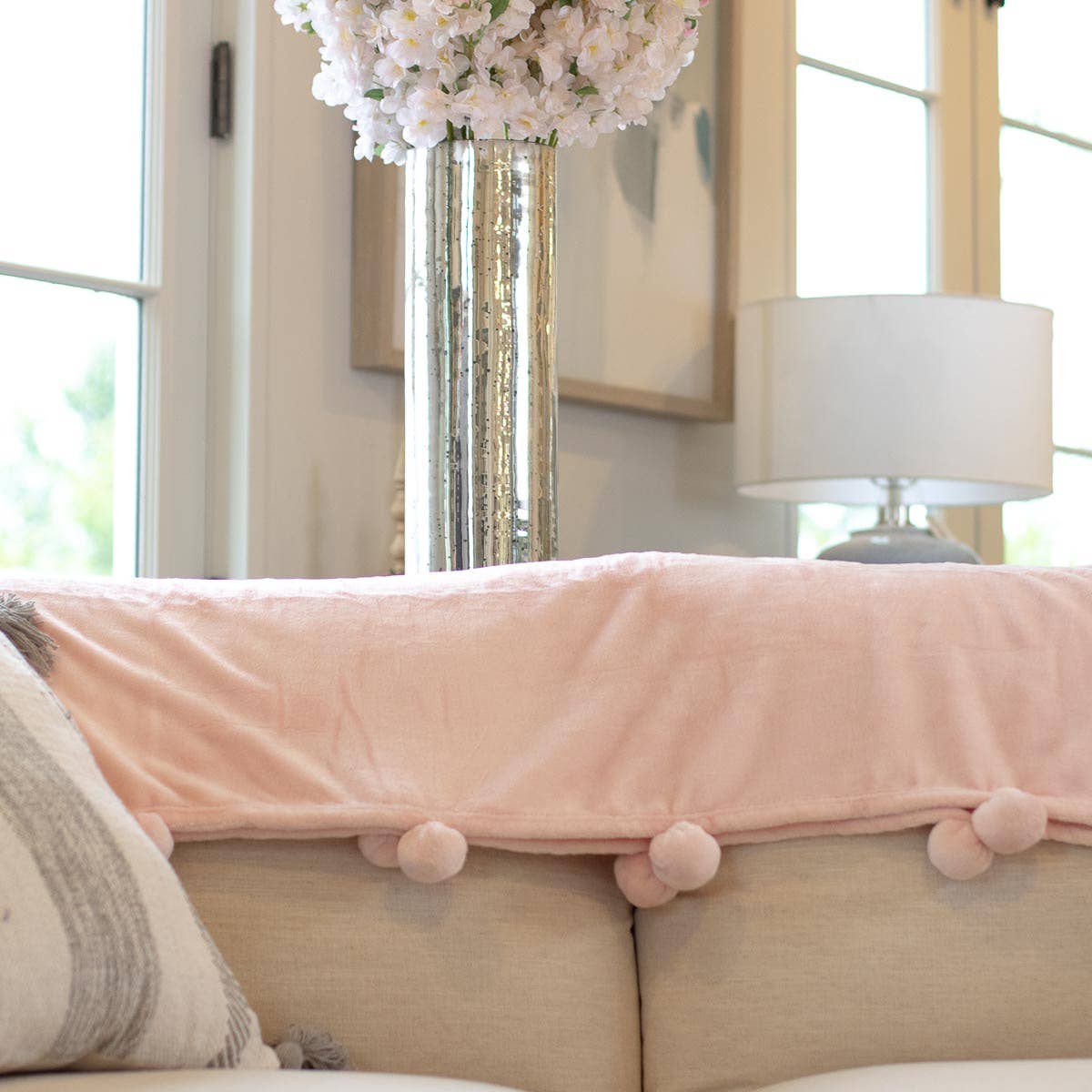 Pom Pom Throw Light Pink