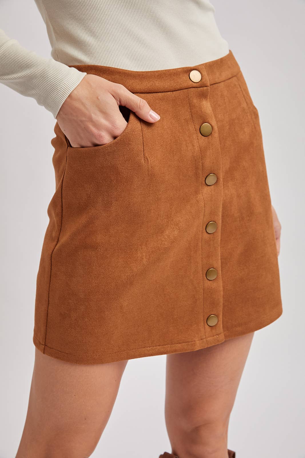 BUTTON FAUX SUEDE MINI SKIRT