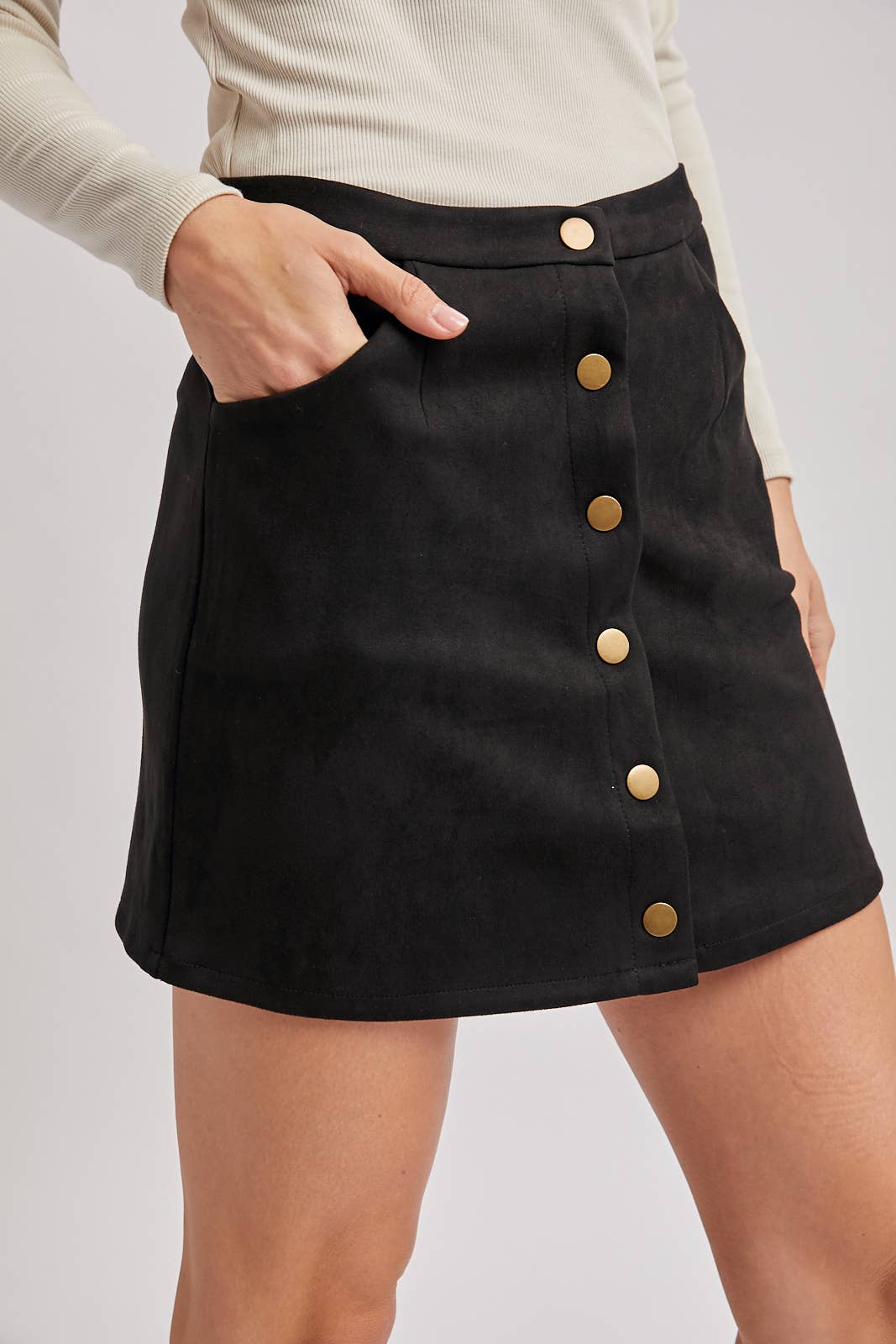 BUTTON FAUX SUEDE MINI SKIRT