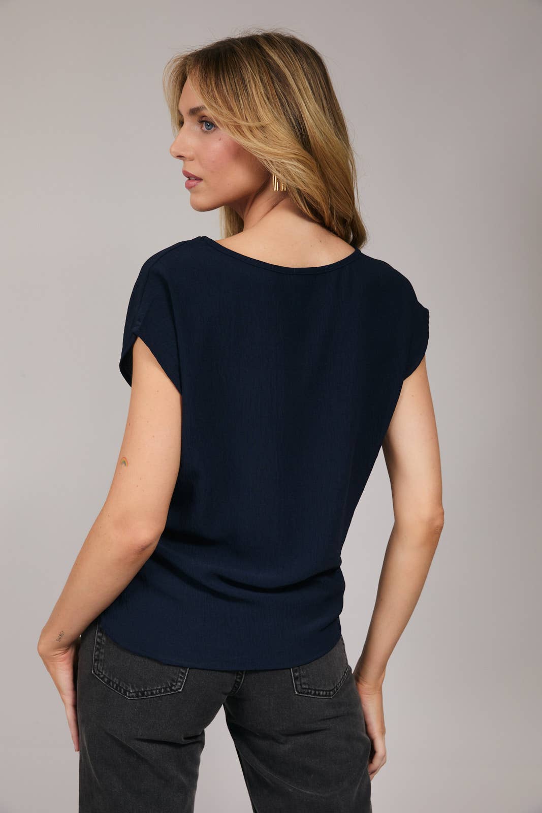 TWIST DETAIL TOP