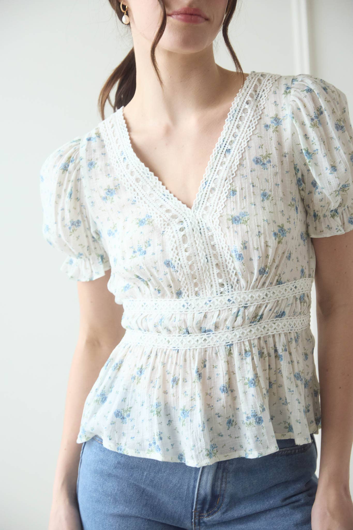 V NECK FLORAL TOP