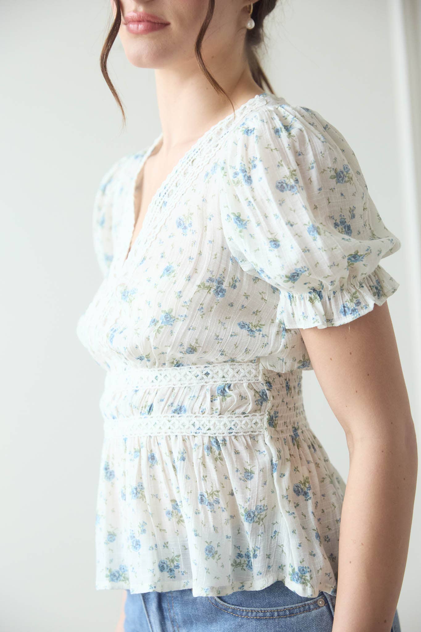 V NECK FLORAL TOP
