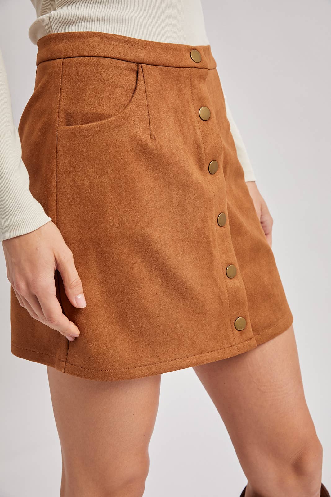BUTTON FAUX SUEDE MINI SKIRT