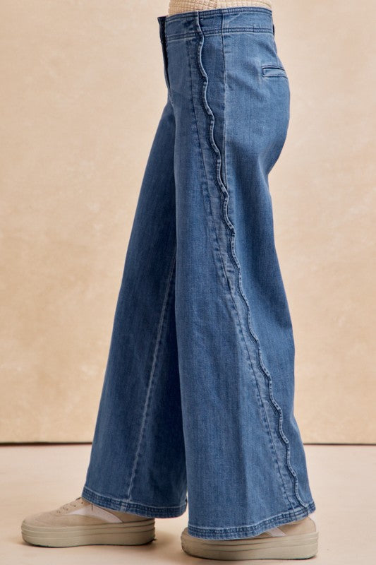 Wide Leg Wavy Detail Jean