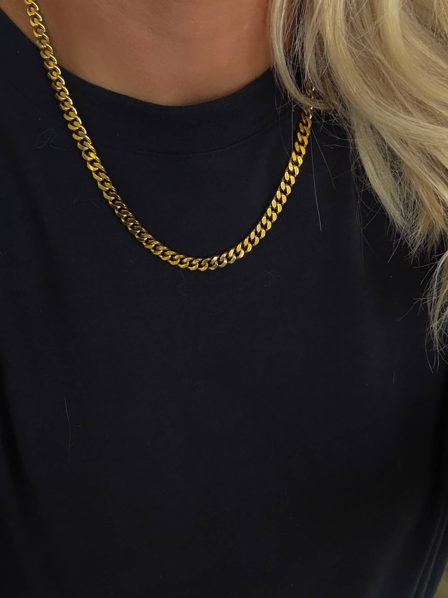 THIN CHAIN NECKLACE