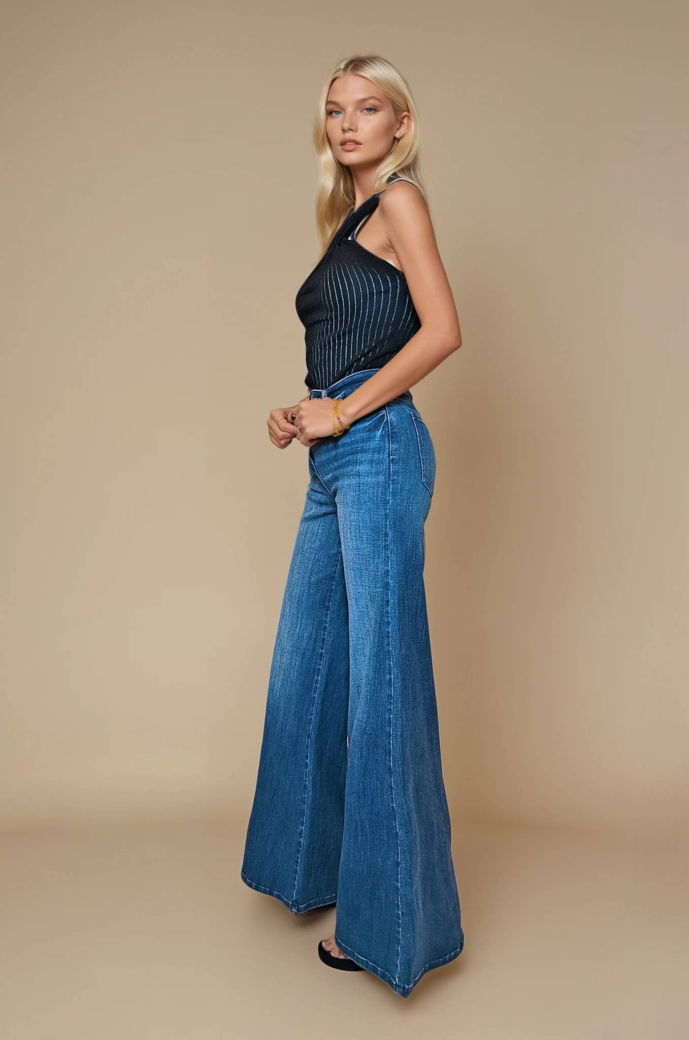 WIDE LEG WASHED JEANS