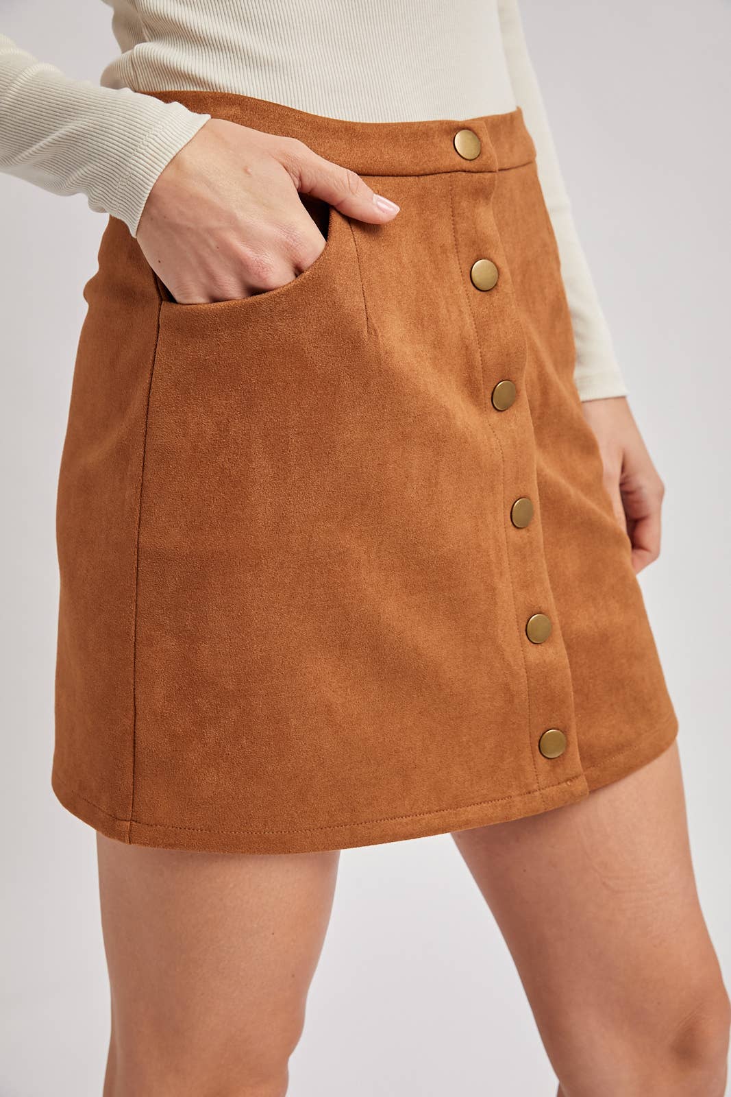 BUTTON FAUX SUEDE MINI SKIRT