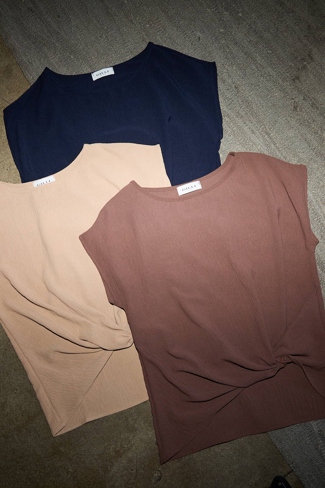 TWIST DETAIL TOP